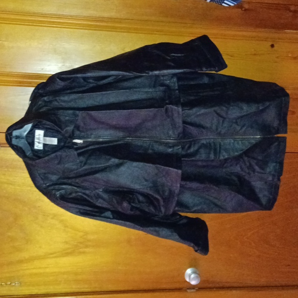 Veranesi size 30w woman's leather jacket  never worn all black in color.